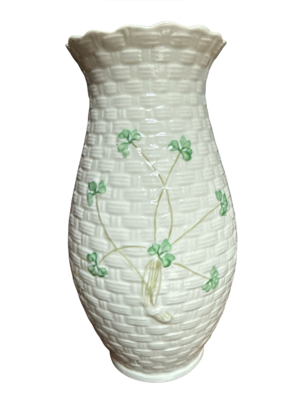 Belleek Kylemore‎ Shamrock Basketweave Vase 8 Inch Vintage 7th Period 80s 90s
